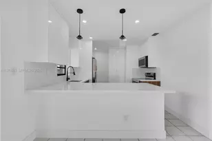 1005 W 36th Pl, Hialeah, FL 33012 - Photo 9