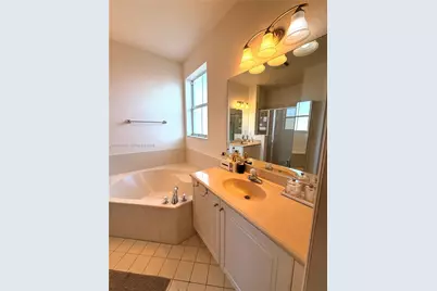 11010 NW 87th St, Doral, FL 33178 - Photo 23