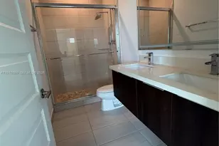 10479 NW 82nd St, Doral, FL 33178 - Photo 9