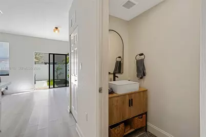 10589 W 33rd Ln, Hialeah, FL 33018 - Photo 7