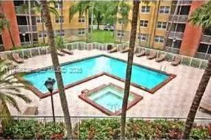 8333 Lake Dr, Doral, FL 33166 - Photo 11