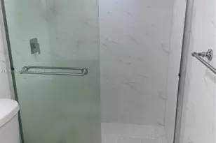 8333 Lake Dr, Doral, FL 33166 - Photo 9