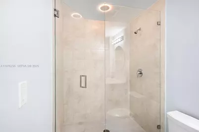 1900 N Bayshore Dr #2512, Miami, FL 33132 - Photo 23