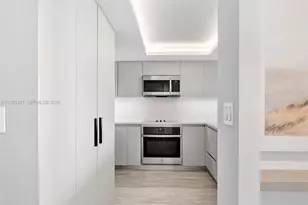 400 South Pointe Dr, Miami Beach, FL 33139 - Photo 9
