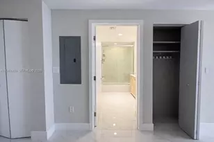 16385 Biscayne Blvd, North Miami Beach, FL 33160 - Photo 23