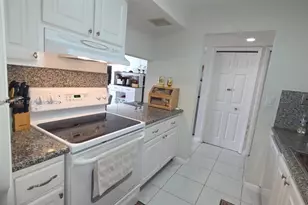 220 Lakeview Dr, Weston, FL 33326 - Photo 9