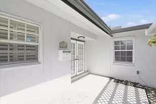 9825 SW 196th St, Cutler Bay, FL 33157 - Photo 11