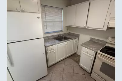 8100 Sunrise Lakes Blvd #108, Sunrise, FL 33322 - Photo 3