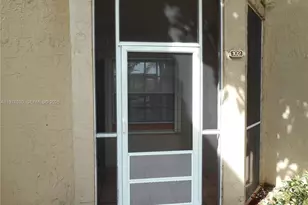 301 SW 86th Ave, Pembroke Pines, FL 33025 - Photo 3