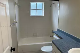 301 SW 86th Ave, Pembroke Pines, FL 33025 - Photo 23