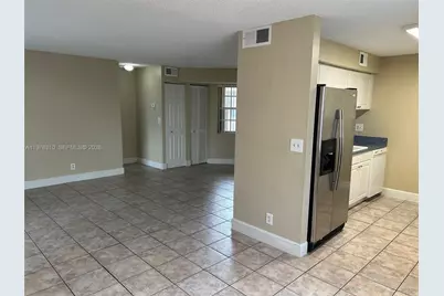 301 SW 86th Ave #102, Pembroke Pines, FL 33025 - Photo 5