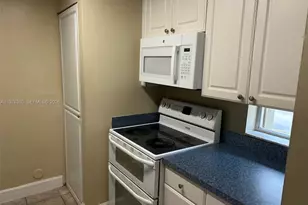 301 SW 86th Ave, Pembroke Pines, FL 33025 - Photo 9