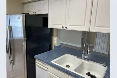 301 SW 86th Ave #102, Pembroke Pines, FL 33025 - Photo 9