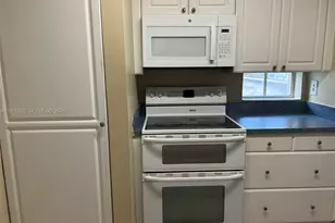 301 SW 86th Ave, Pembroke Pines, FL 33025 - Photo 11