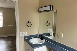 301 SW 86th Ave, Pembroke Pines, FL 33025 - Photo 25