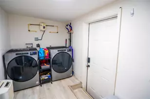 8012 NW 10th Ct, Miami, FL 33150 - Photo 19