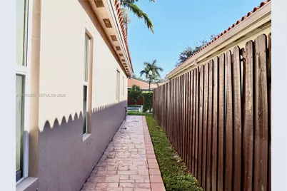 2048 NE 35th Ave, Homestead, FL 33033 - Photo 7