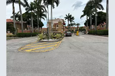 745 SW 107th Ave, Pembroke Pines, FL 33025 - Photo 23