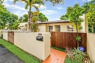 13726 Kendale Lakes Dr, Miami, FL 33183 - Photo 1