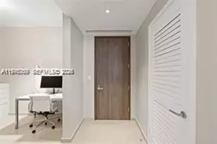 68 SE 6th St, Miami, FL 33131 - Photo 23