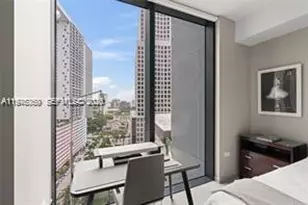 68 SE 6th St, Miami, FL 33131 - Photo 17