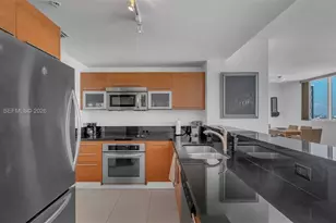 253 NE 2nd St, Miami, FL 33132 - Photo 5