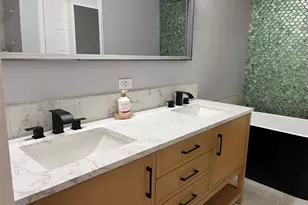 933 NE 191st St, Miami, FL 33179 - Photo 25