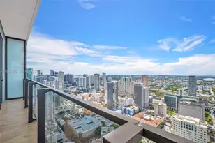 398 NE 5th St, Miami, FL 33132 - Photo 43