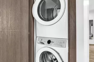 398 NE 5th St, Miami, FL 33132 - Photo 3