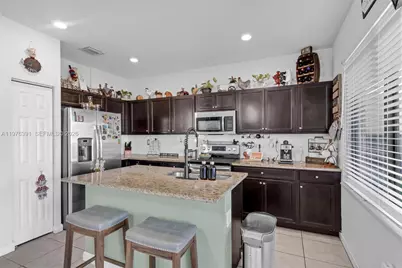 3747 NE 1st St, Homestead, FL 33033 - Photo 5