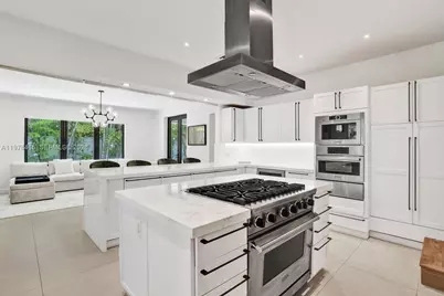 5735 N Bay Rd, Miami Beach, FL 33140 - Photo 13