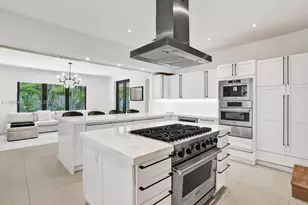 5735 N Bay Rd, Miami Beach, FL 33140 - Photo 13