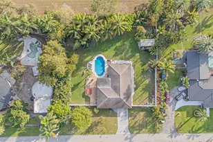 11400 Tara Dr, Plantation, FL 33325 - Photo 3