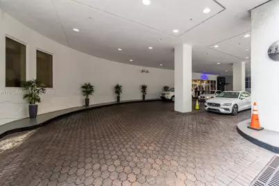 1200 Brickell Bay Dr #1621, Miami, FL 33131 - Photo 9