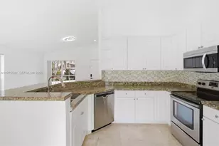 922 Falling Water Rd, Weston, FL 33326 - Photo 11