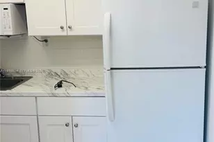 11005 SW 1st St, Sweetwater, FL 33174 - Photo 3