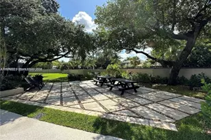 605 Ives Dairy Rd, Miami, FL 33179 - Photo 37