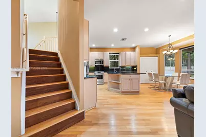 1104 NW 139th Ave, Pembroke Pines, FL 33028 - Photo 9