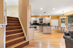 1104 NW 139th Ave, Pembroke Pines, FL 33028 - Photo 9