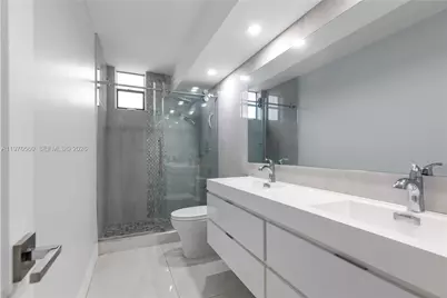 2500 Parkview Dr #1121, Hallandale Beach, FL 33009 - Photo 3