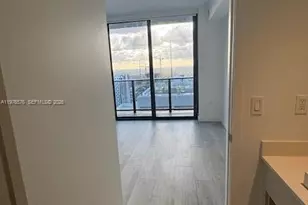 55 SW 9th St, Miami, FL 33130 - Photo 17