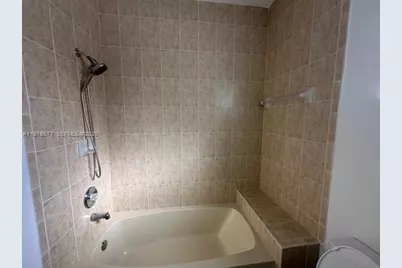 9047 NW 169th St, Miami Lakes, FL 33018 - Photo 5