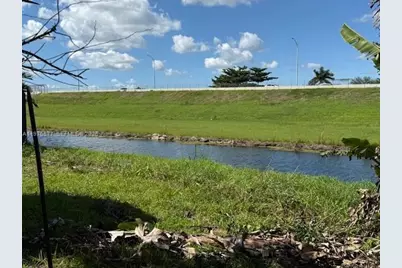 9047 NW 169th St, Miami Lakes, FL 33018 - Photo 11