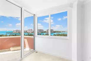 300 South Pointe Dr, Miami Beach, FL 33139 - Photo 23