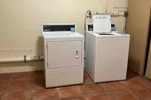 9493 SW 76th St, Miami, FL 33173 - Photo 11