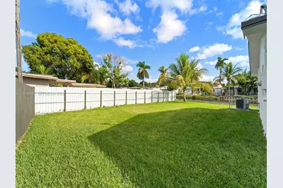 212 SW 7th St, Hallandale Beach, FL 33009 - Photo 21