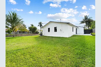 212 SW 7th St, Hallandale Beach, FL 33009 - Photo 19
