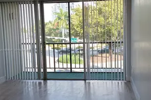 8820 Fontainebleau Blvd, Miami, FL 33172 - Photo 11