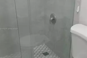 8820 Fontainebleau Blvd, Miami, FL 33172 - Photo 17