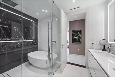 300 Biscayne Blvd Way #1605, Miami, FL 33131 - Photo 13